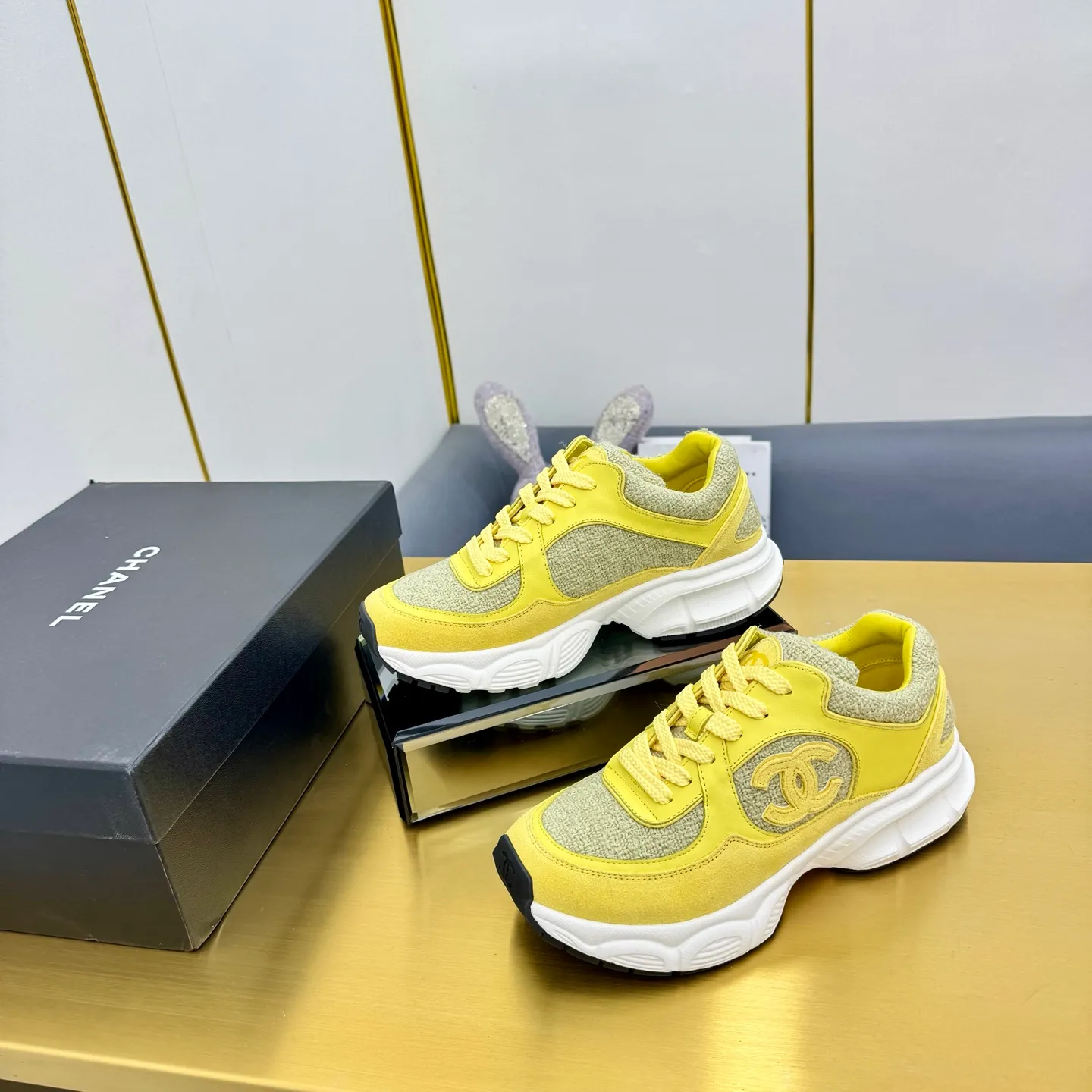 p700🐮🐮Upgraded version, upgraded version, upgraded version! No rebuttal accepted! ! ! ! Chanel Chanel dad shoes, couples' model for men and women - 2025 top casual sneakers in the counter. This classic design; the upper is electro-embroidered with various techniques; ❷The inner lining is made of: original Yangli + net ❸The outsole is based on: the original TPU combination outsole. The full set of boutique packaging for women 35–41